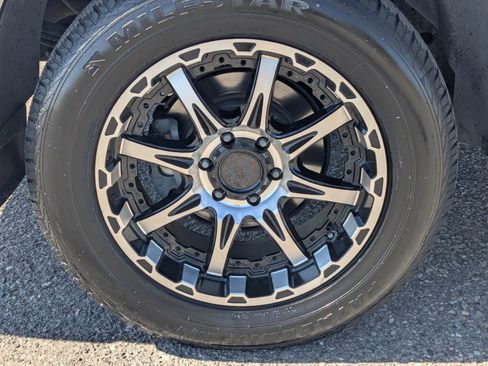 Used 2017 Nissan Titan SV image 9