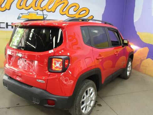 Used 2020 Jeep Renegade Latitude w/ Cold Weather Group AWD/4WD image 8