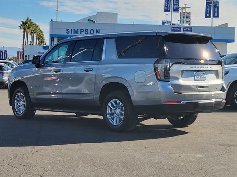 Used 2025 Chevrolet Suburban LT w/ Comfort Package image 2