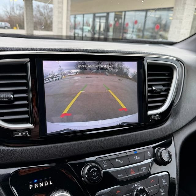Used 2025 Chrysler Pacifica Select FWD image 25