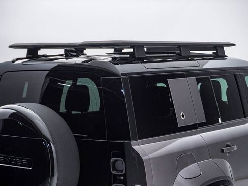 Used 2025 Land Rover Defender 110 image 13