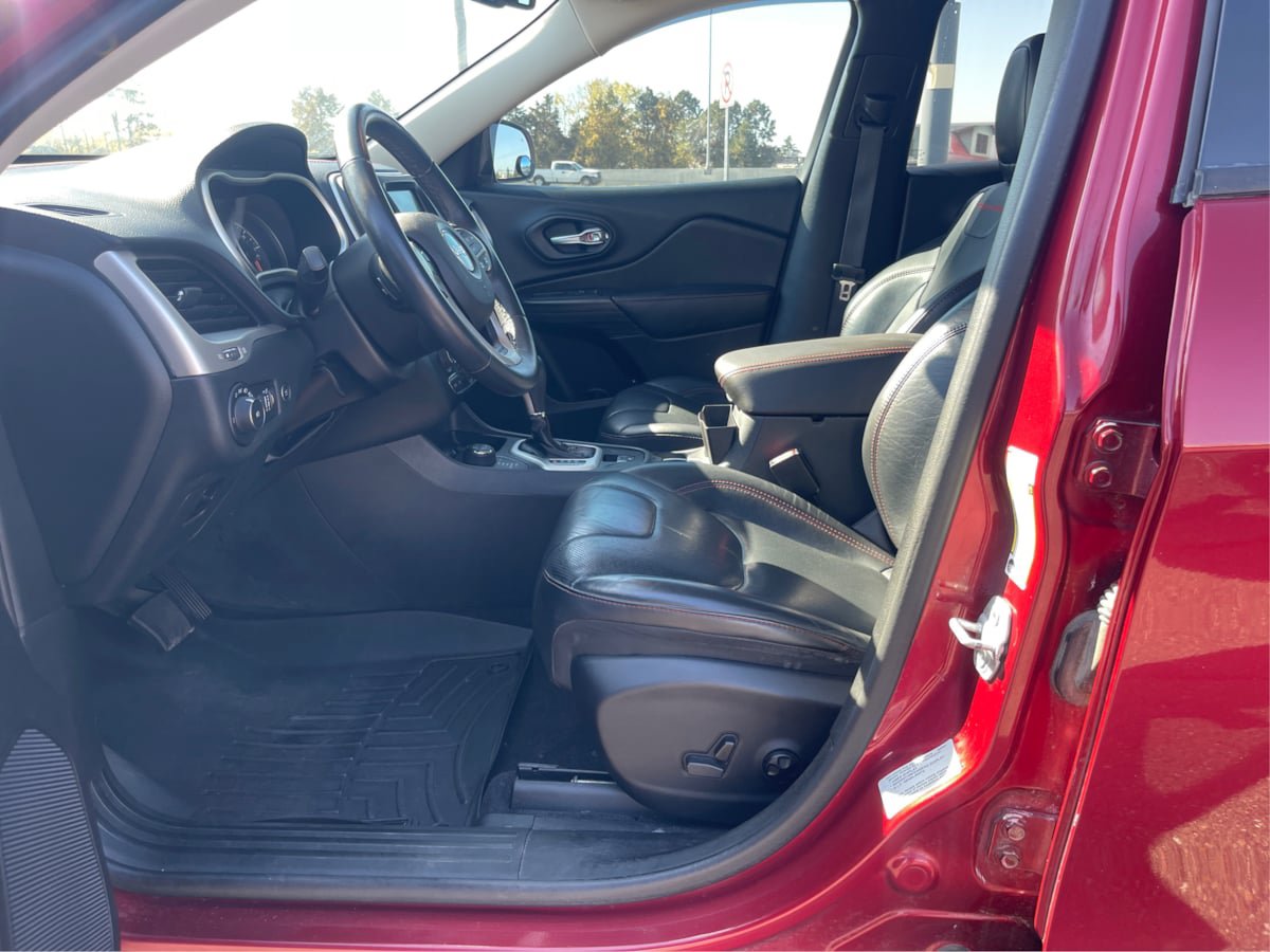 Used 2016 Jeep Cherokee Trailhawk w/ Comfort/Convenience Group AWD/4WD image 9