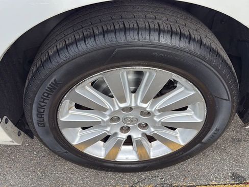 Used 2015 Toyota Sienna Limited Premium image 9