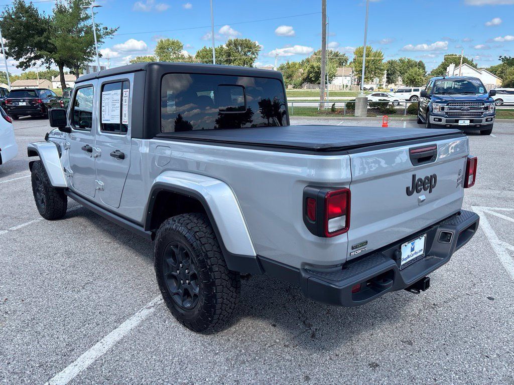 Used 2023 Jeep Gladiator Sport AWD/4WD image 6