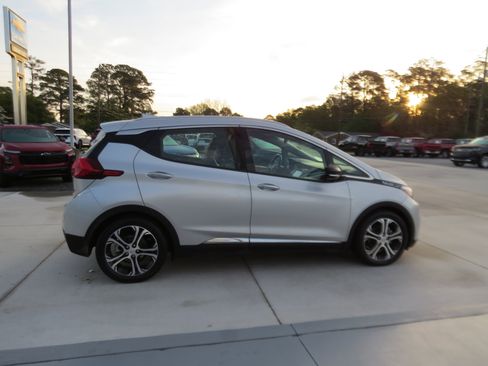 Used 2021 Chevrolet Bolt Premier w/ Infotainment Package image 6