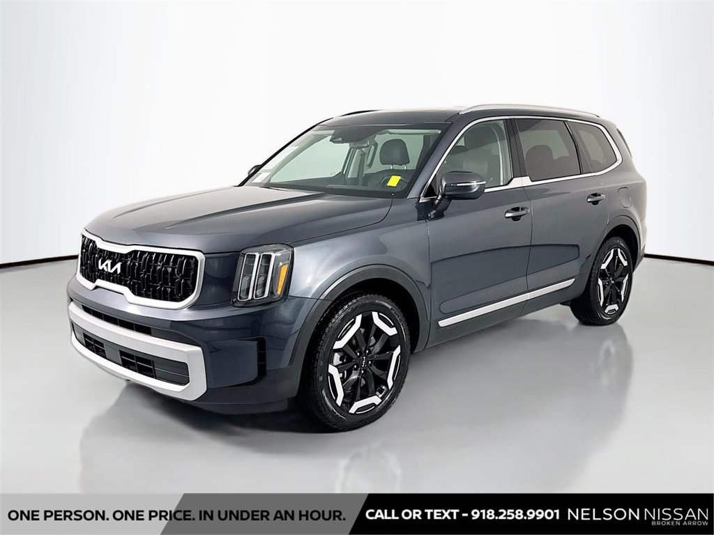 Used 2024 Kia Telluride EX w/ EX Captain's Chair Package FWD image 1