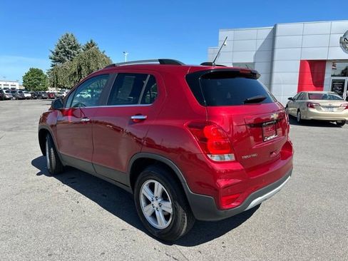 Used 2020 Chevrolet Trax LT w/ Driver Confidence Package AWD/4WD image 3
