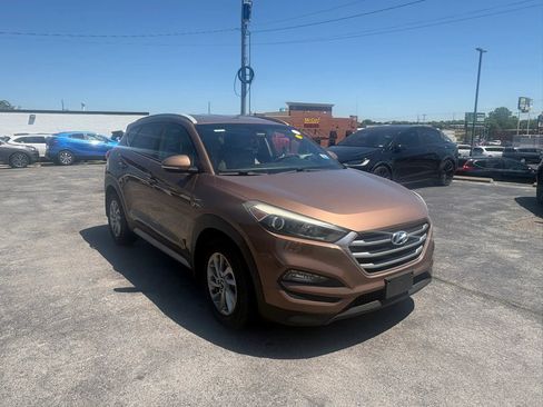 Used 2017 Hyundai Tucson SE Plus FWD image 1