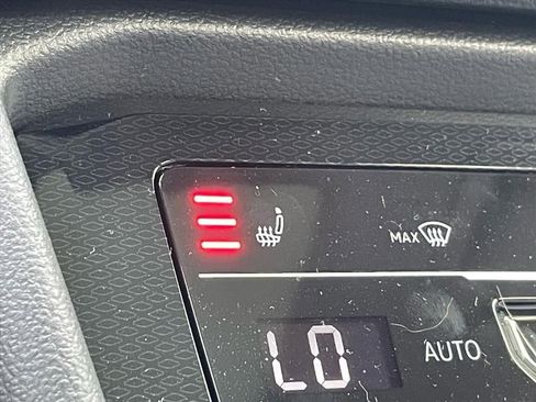 New 2026 Volkswagen Taos SE image 15