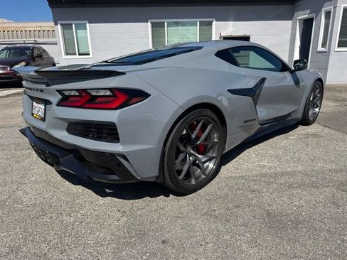Used 2024 Chevrolet Corvette Z06 RWD image 4