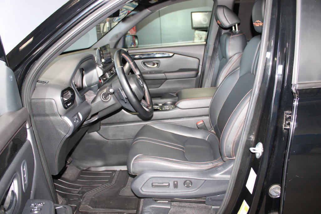 Used 2023 Honda Pilot TrailSport image 7