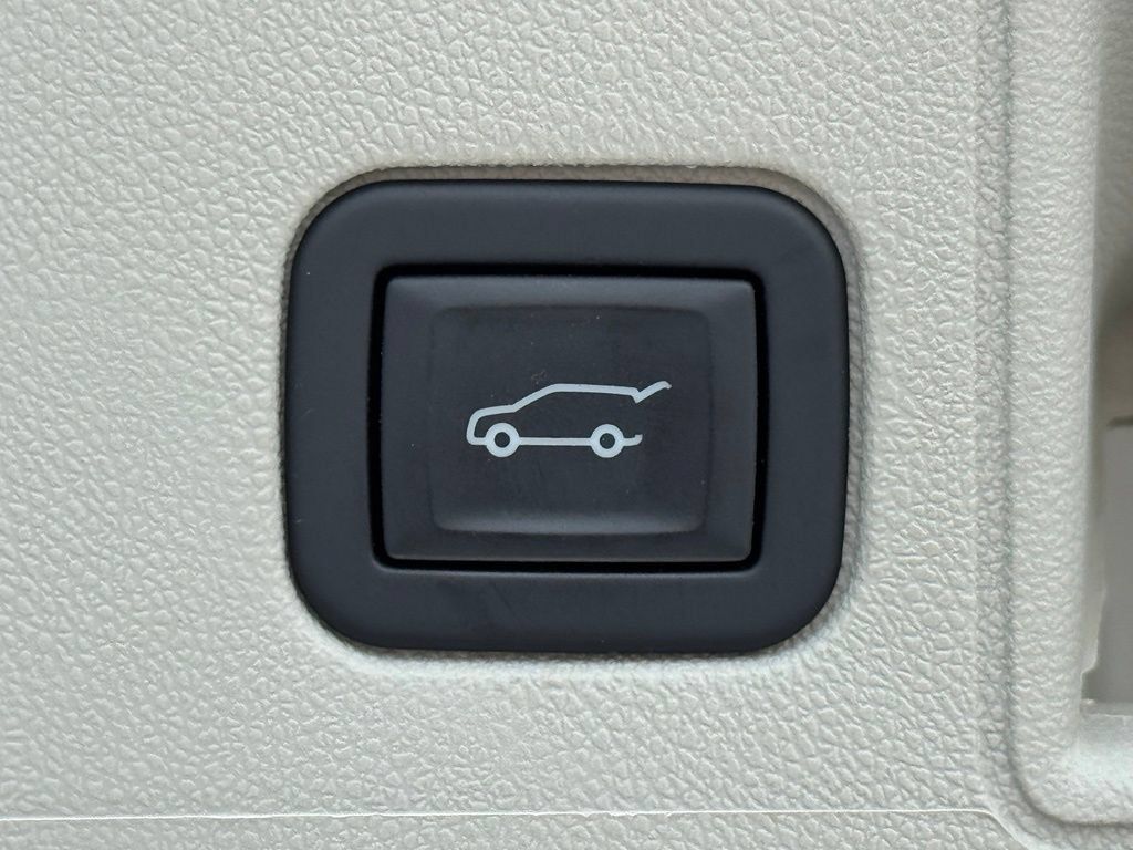 Used 2023 GMC Terrain Denali AWD/4WD image 42