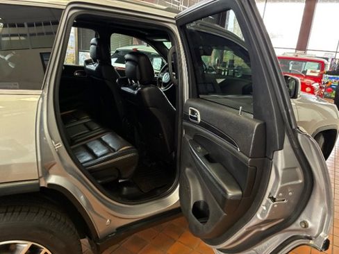 Used 2020 Jeep Grand Cherokee Limited w/ Luxury Group II image 31