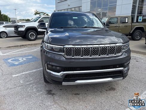 Used 2023 Jeep Grand Wagoneer Series III AWD/4WD image 9