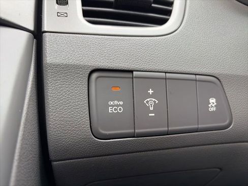 Used 2013 Hyundai Elantra Limited image 23