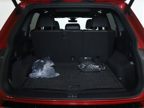 Used 2024 Volkswagen Tiguan SE R-Line image 32