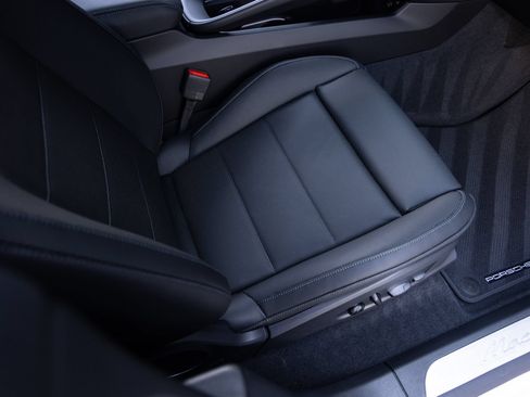 Certified 2026 Porsche Macan 4 Electric AWD/4WD image 33