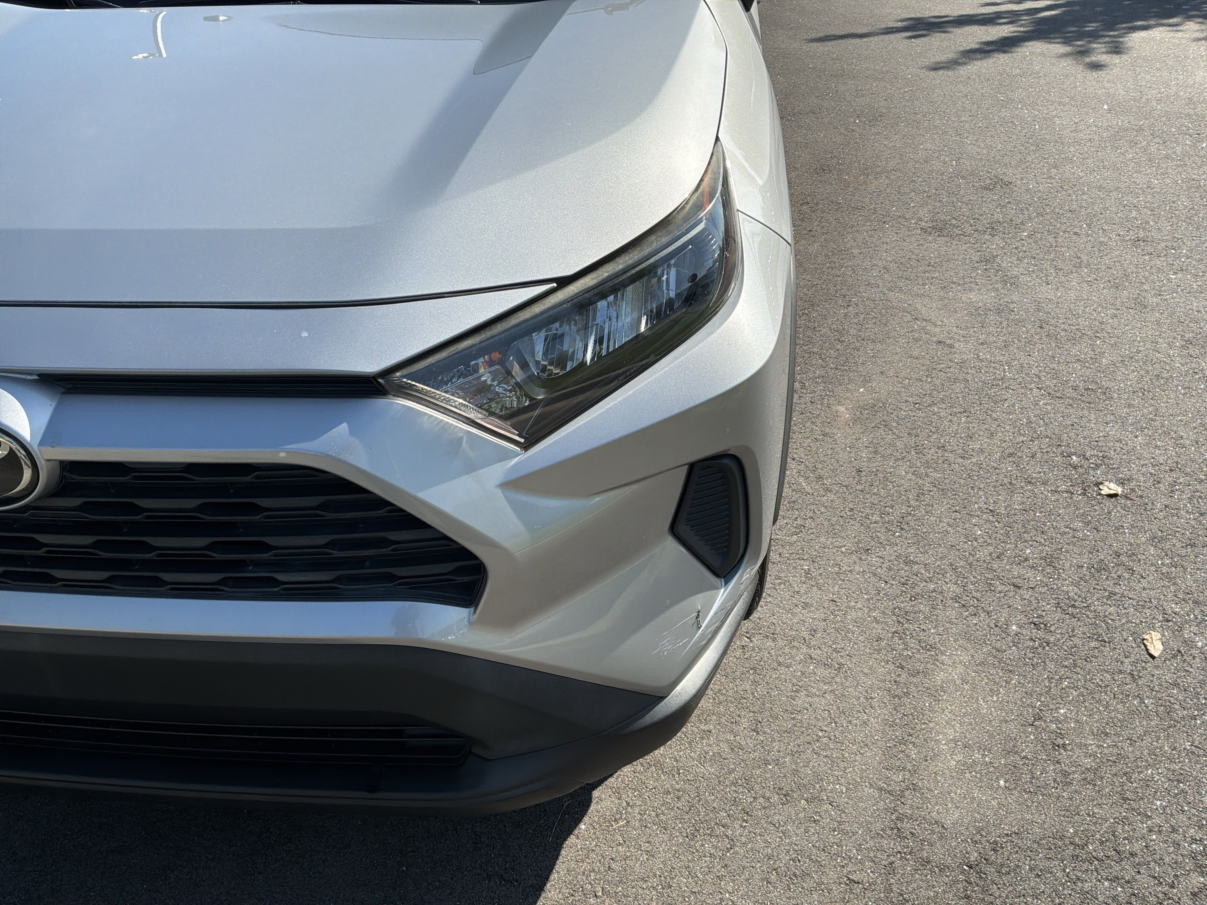 Used 2019 Toyota RAV4 LE FWD image 5