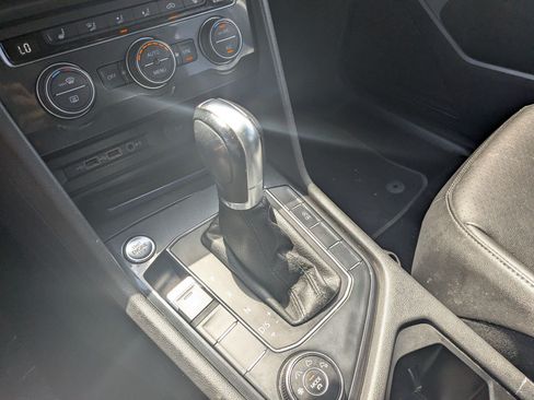 Used 2019 Volkswagen Tiguan SE AWD/4WD image 25