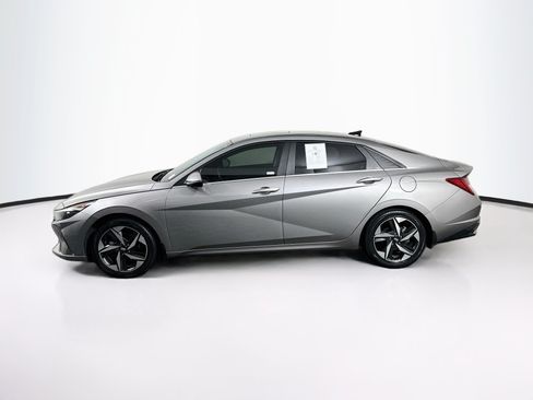 Used 2023 Hyundai Elantra Limited FWD image 4