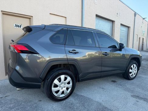 Used 2021 Toyota RAV4 LE FWD image 10