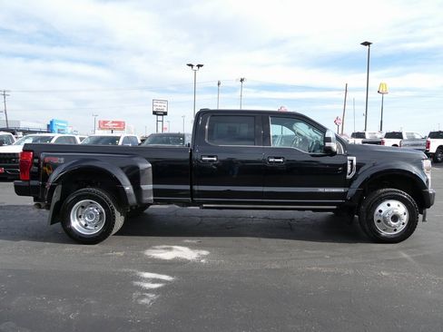 Used 2022 Ford F450 Platinum w/ FX4 Off-Road Package image 4
