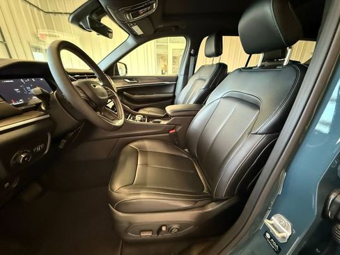 New 2026 Jeep Grand Cherokee L Limited w/ Limited Altitude Package AWD/4WD image 21