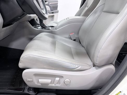 Used 2016 Toyota Highlander Limited FWD image 30