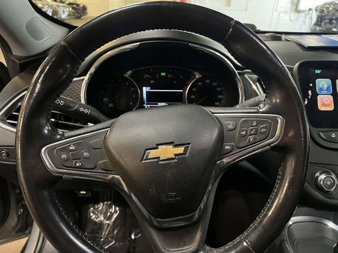 Used 2017 Chevrolet Malibu LT FWD image 16