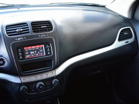 Used 2020 Dodge Journey SE w/ SE Popular Equipment Group image 29