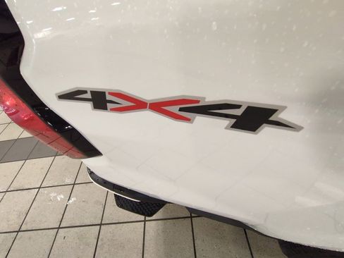 Used 2024 Chevrolet Colorado LT w/ LT Convenience Package image 27