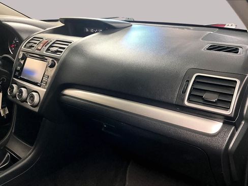 Used 2017 Subaru Crosstrek 2.0i Premium AWD/4WD image 17