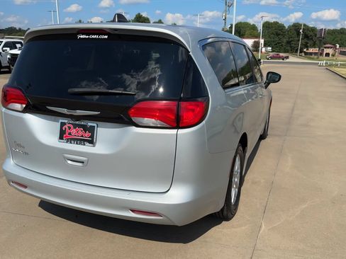 Used 2022 Chrysler Voyager LX FWD image 8