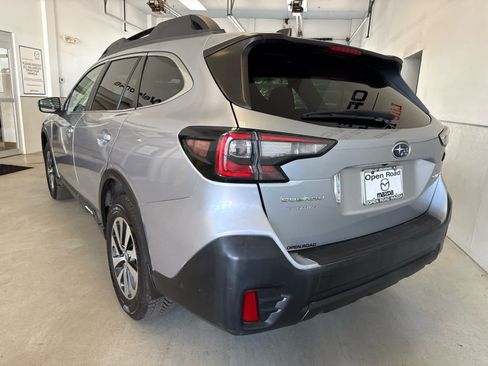 Used 2022 Subaru Outback Premium AWD/4WD image 5