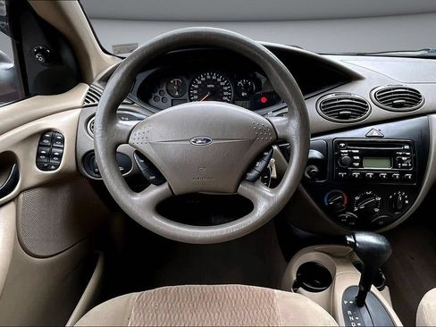 Used 2001 Ford Focus SE FWD image 8