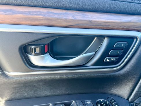 Used 2020 Honda CR-V Touring image 18