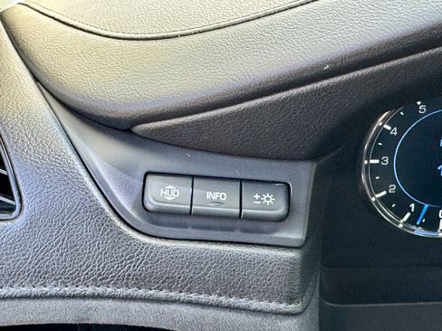 Used 2017 Cadillac Escalade Luxury image 9