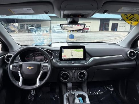 Used 2024 Chevrolet Blazer LT w/ Sound & Technology Package FWD image 8