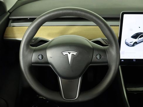 Used 2021 Tesla Model Y Long Range image 41