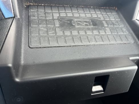 Used 2023 Ford Explorer Limited image 29