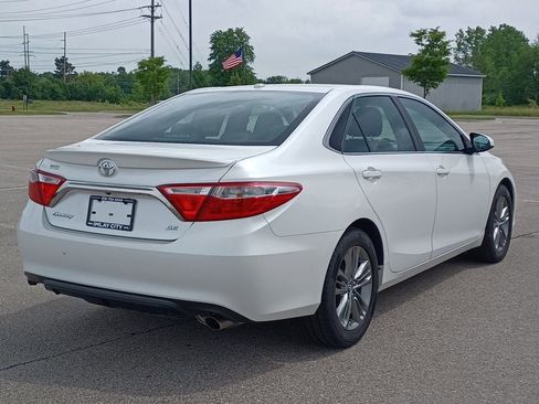 Used 2016 Toyota Camry SE w/ Moonroof Package FWD image 4