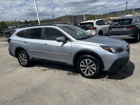 Used 2022 Subaru Outback Premium image 4