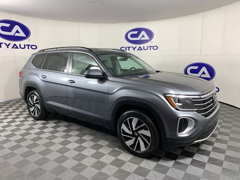Used 2024 Volkswagen Atlas SE AWD/4WD image 1