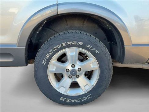 Used 2003 Ford Explorer XLT image 25