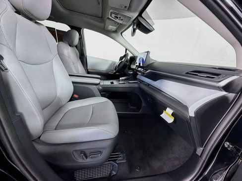 New 2026 Toyota Sienna XLE FWD image 29