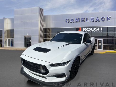 Used 2024 Ford Mustang Coupe RWD image 2
