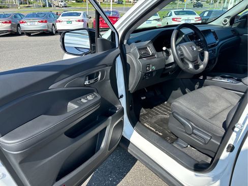 Used 2024 Honda Ridgeline Sport image 7