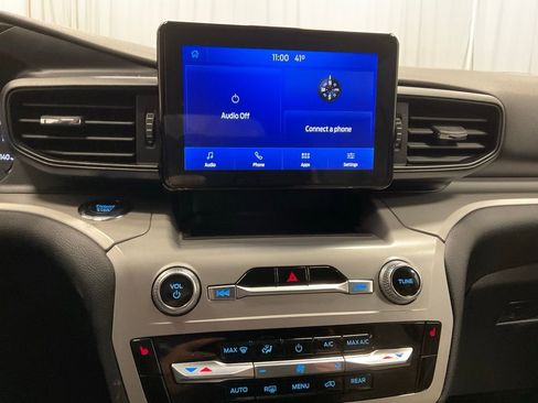Used 2023 Ford Explorer XLT AWD/4WD image 15