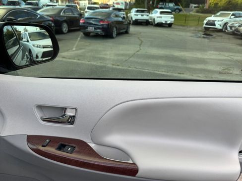 Used 2014 Toyota Sienna XLE image 28