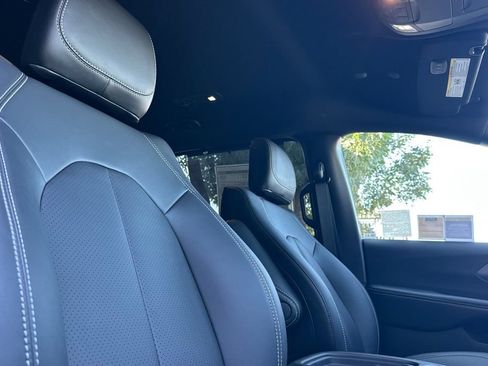 New 2027 Chrysler Pacifica Select FWD image 18